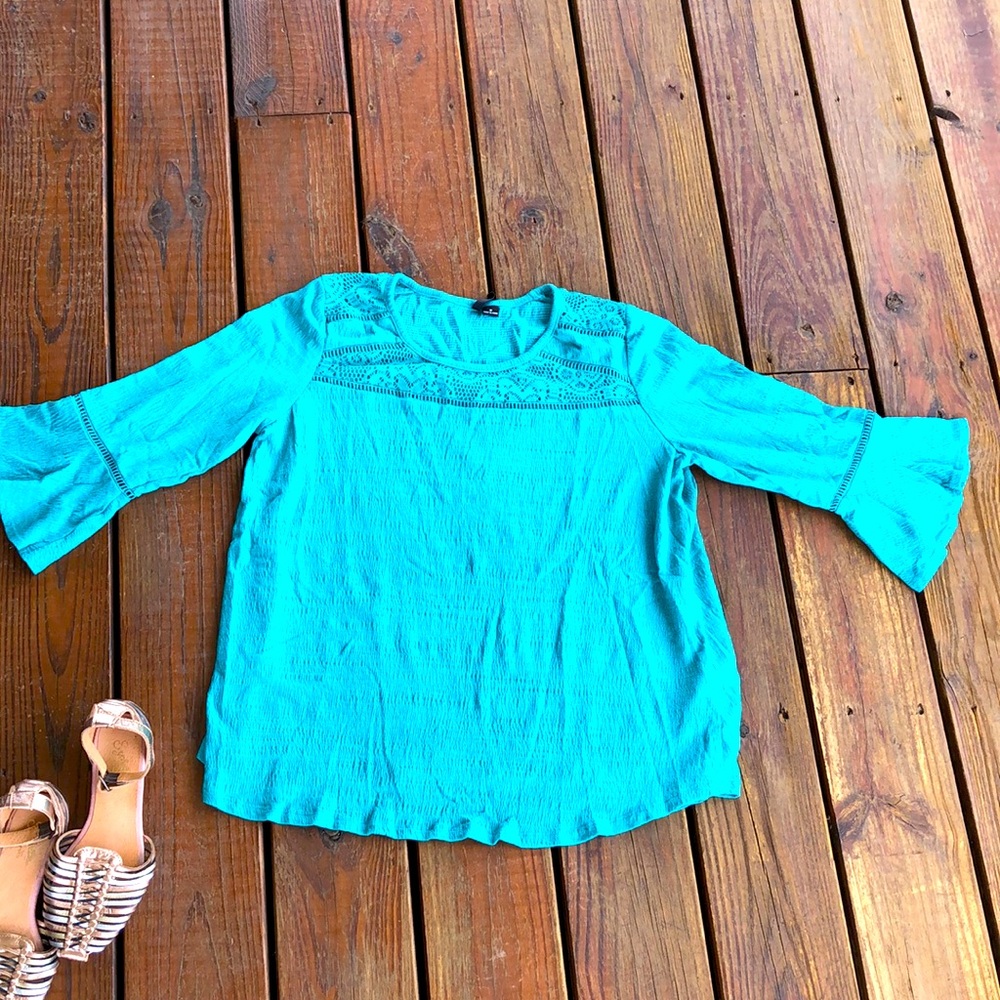 New Directions Green Ruffled sleeve top